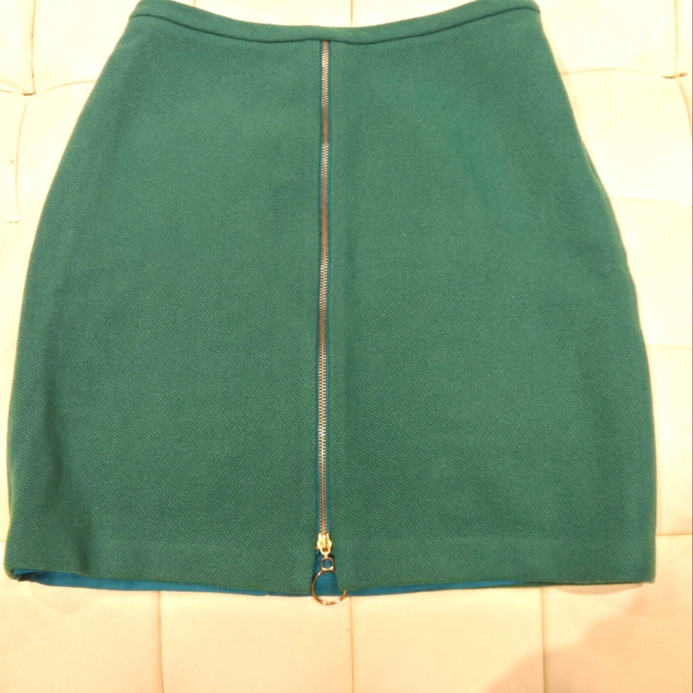 J.MCLAUGHLIN NEVER WORN sz 2, sexy golden zipper in front, small side zipper